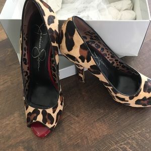 Jessica Simpson leopard heels peep toes-size 8.5